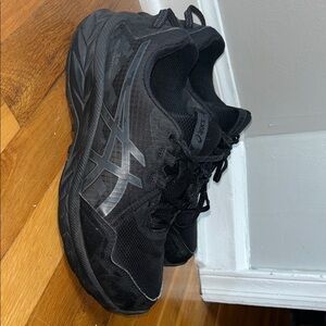 Asics Men's All-Black Low-Top Running Sneakers